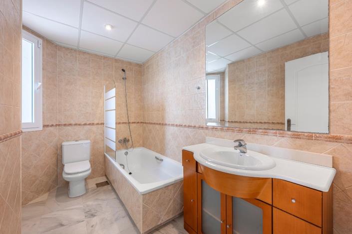 Image No.15-3 Bed Townhouse for sale