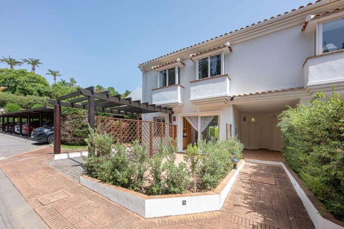 Image No.45-3 Bed Townhouse for sale