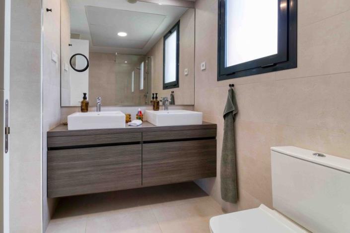 Image No.8-4 Bed Apartment for sale