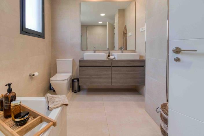 Image No.15-4 Bed Apartment for sale