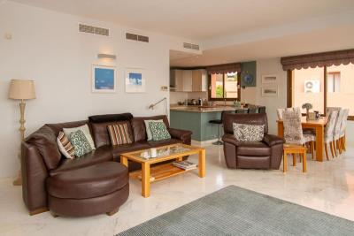 10-bb915d1cb19341576dcdc994b81ab9c5