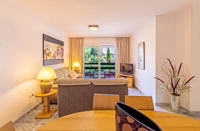 11-20939a0134ad724a8cb2a801094d15a4