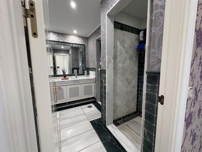 Image No.11-4 Bed Apartment for sale