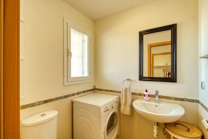 Image No.17-4 Bed Townhouse for sale