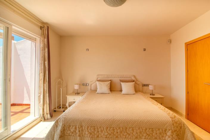 Image No.21-4 Bed Townhouse for sale