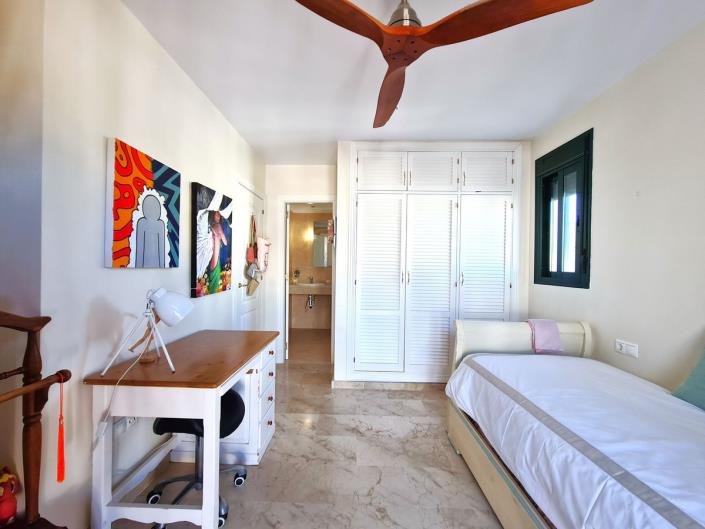 Image No.9-3 Bed Semi-Detached for sale