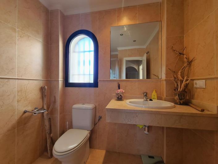 Image No.37-3 Bed Semi-Detached for sale