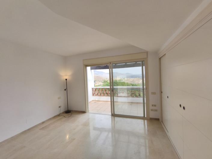 Image No.15-3 Bed Townhouse for sale