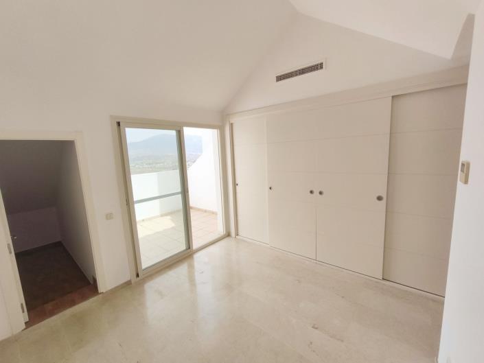 Image No.21-3 Bed Townhouse for sale