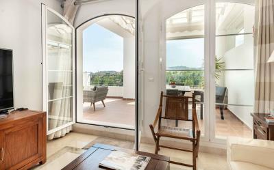 12-53013098fcab6c38b1379cd33298e050