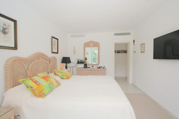 Image No.27-4 Bed Villa / Detached for sale