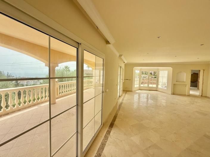 Image No.9-5 Bed Villa / Detached for sale