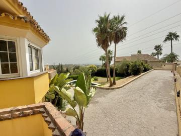 12-53013098fcab6c38b1379cd33298e050