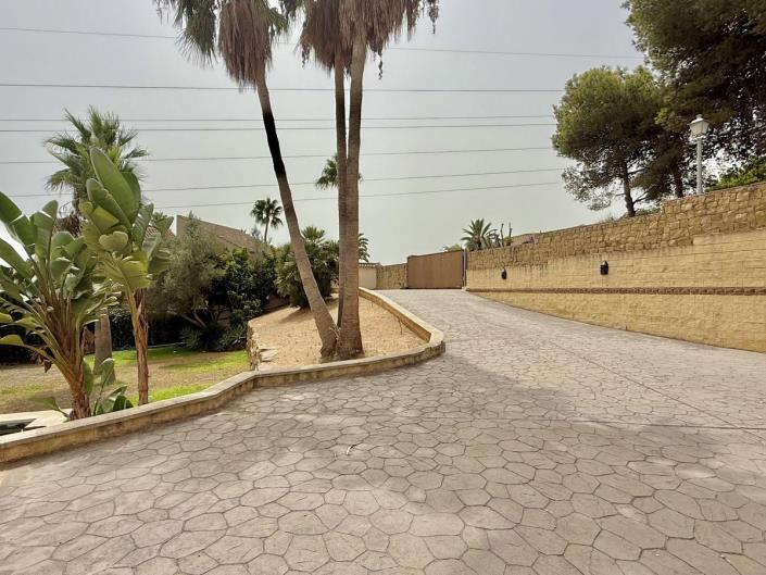 Image No.13-5 Bed Villa / Detached for sale