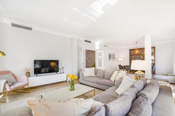 Image No.4-5 Bed Townhouse for sale