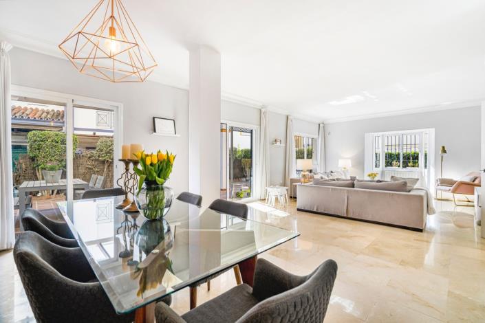 Image No.8-5 Bed Townhouse for sale