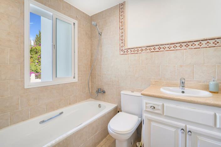 Image No.19-5 Bed Townhouse for sale