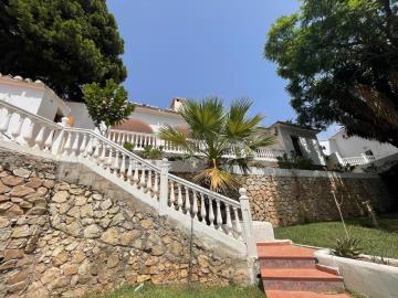 15-e65d437abef3cdae9b514eeeb695a8b9