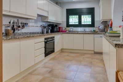 4-498bdfab4a7fcf25df40c2176acd63a0