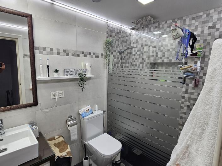 Image No.25-3 Bed Townhouse for sale