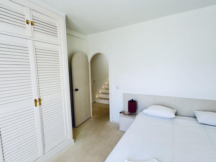 Image No.23-2 Bed Townhouse for sale