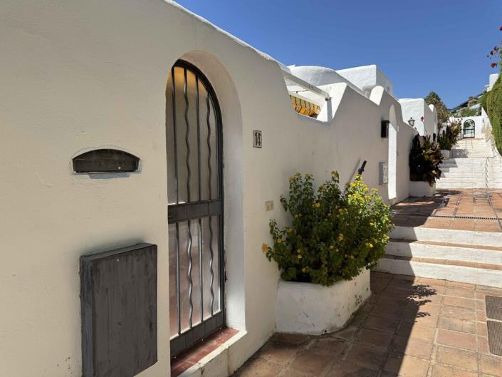 Image No.28-2 Bed Townhouse for sale