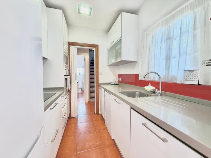 Image No.12-2 Bed Townhouse for sale