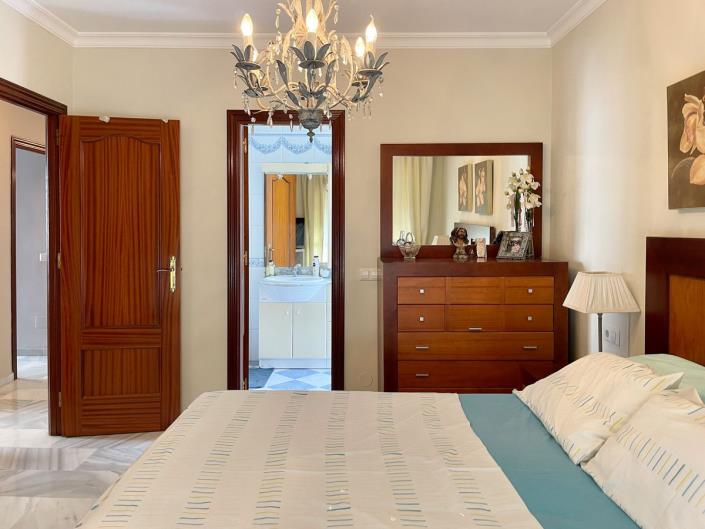 Image No.27-3 Bed Villa / Detached for sale