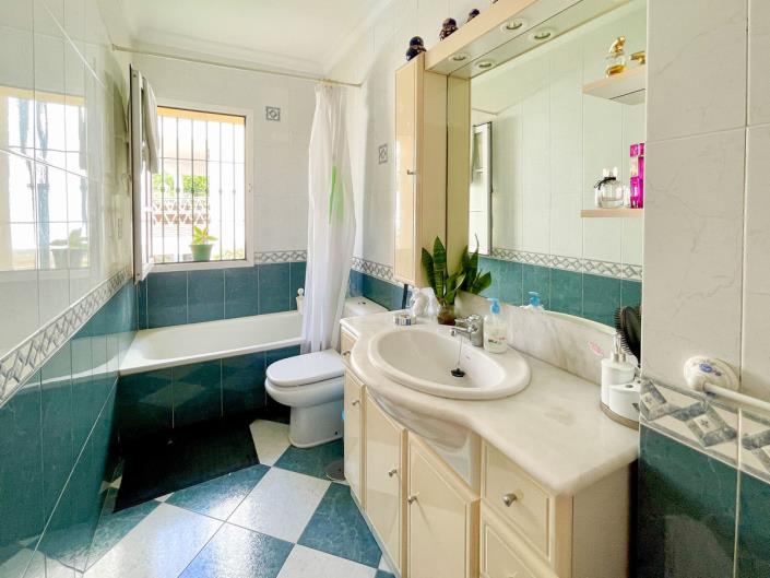 Image No.32-3 Bed Villa / Detached for sale