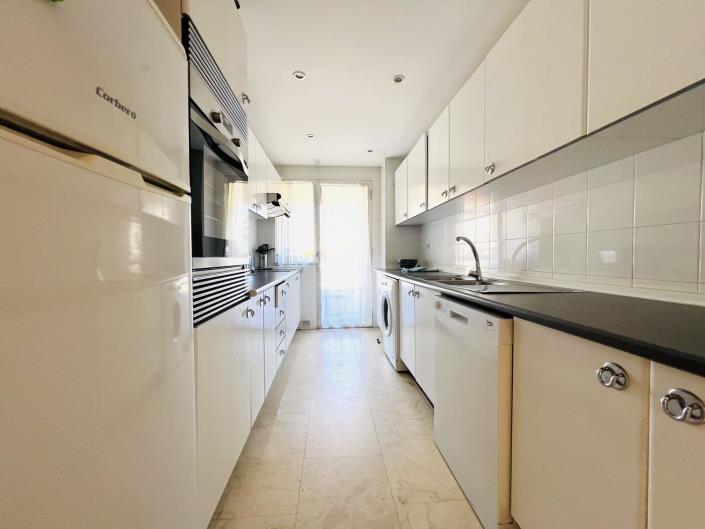 Image No.8-3 Bed Apartment for sale