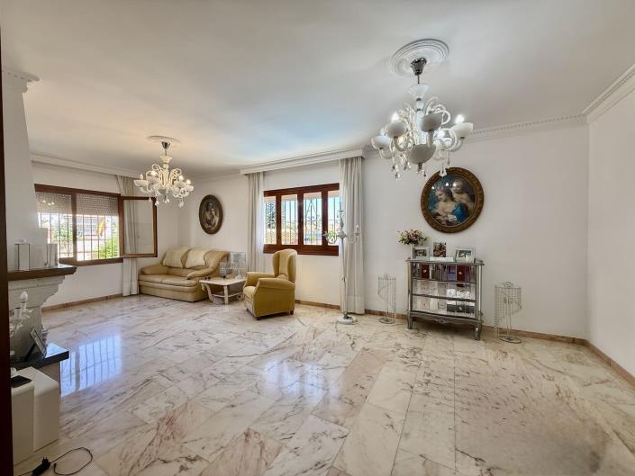 Image No.15-3 Bed Villa / Detached for sale