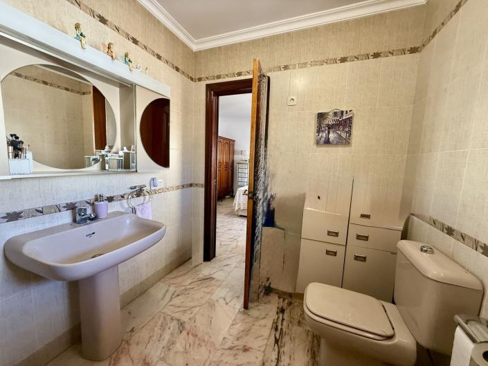 Image No.22-3 Bed Villa / Detached for sale