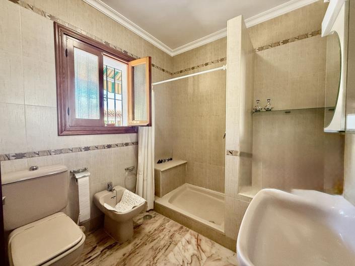 Image No.23-3 Bed Villa / Detached for sale