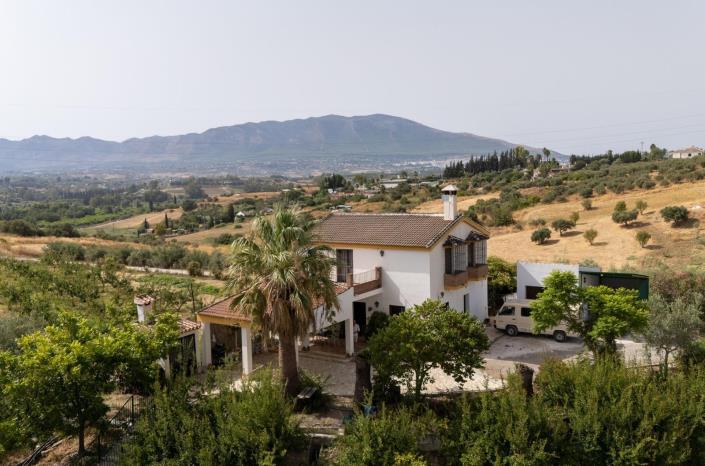 Image No.2-3 Bed Villa for sale