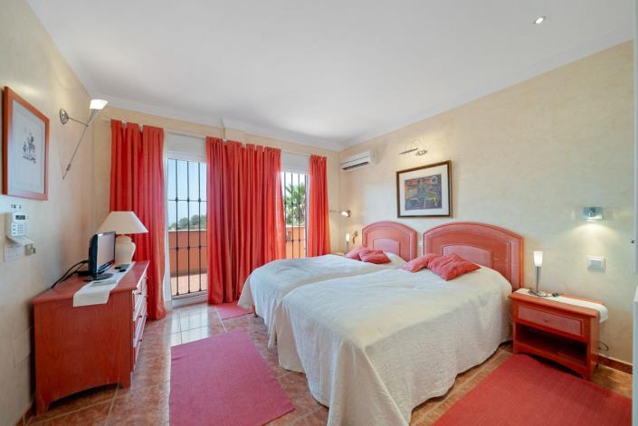 Image No.9-3 Bed Villa / Detached for sale