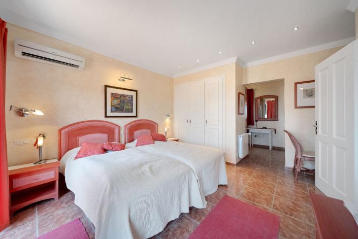 Image No.10-3 Bed Villa / Detached for sale