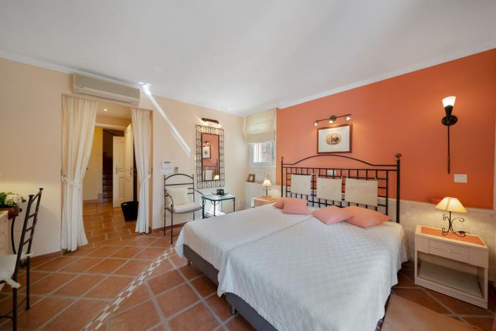 Image No.14-3 Bed Villa / Detached for sale