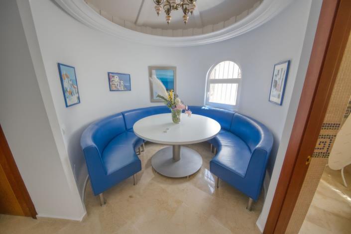 Image No.23-4 Bed Villa / Detached for sale