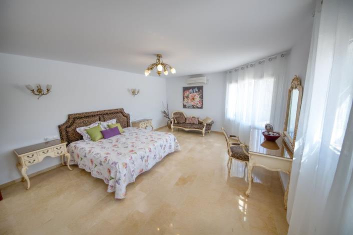 Image No.40-4 Bed Villa / Detached for sale