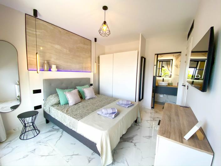 Image No.22-2 Bed Bungalow for sale