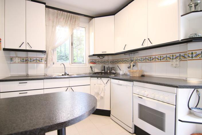 Image No.12-4 Bed Villa / Detached for sale