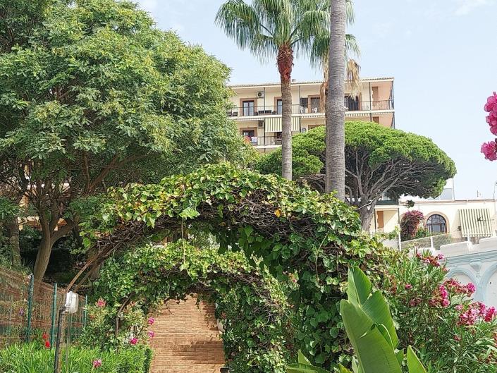 Image No.25-2 Bed Apartment for sale