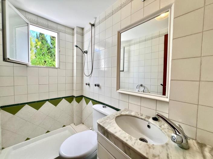 Image No.18-3 Bed Apartment for sale