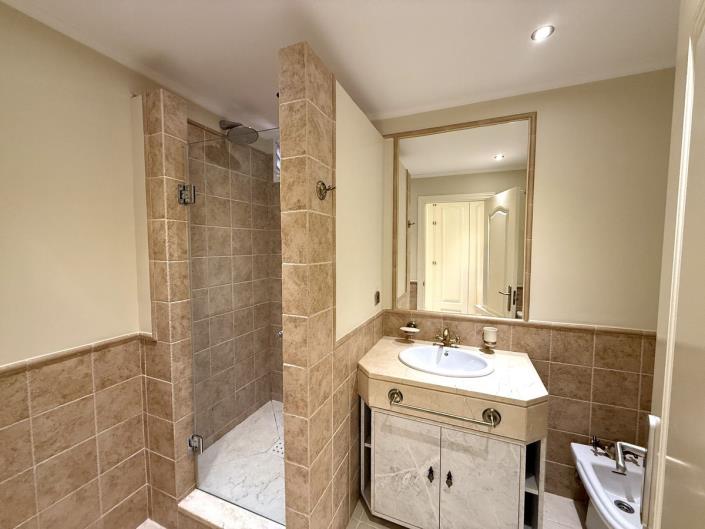 Image No.9-3 Bed Apartment for sale