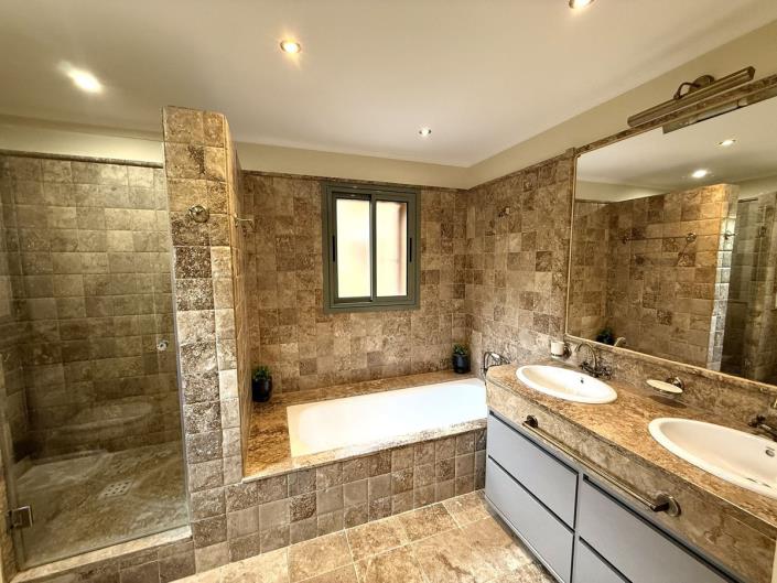 Image No.12-3 Bed Apartment for sale