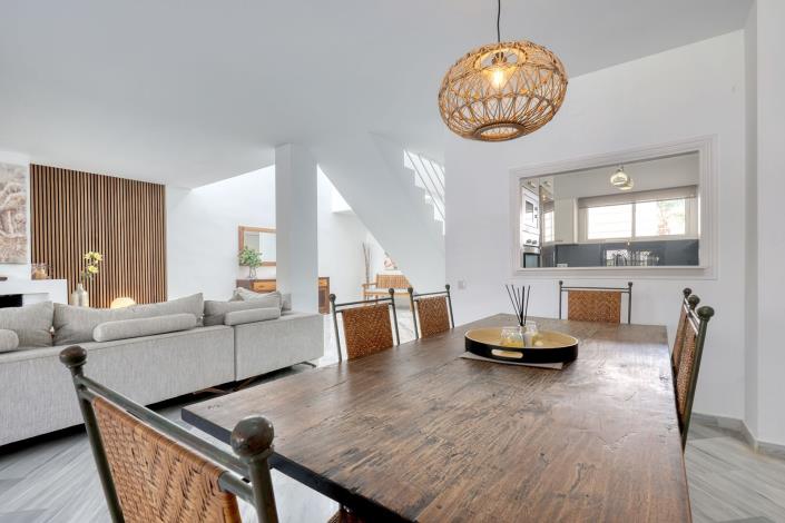 Image No.10-4 Bed Semi-Detached for sale