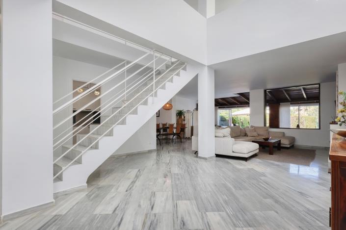 Image No.12-4 Bed Semi-Detached for sale