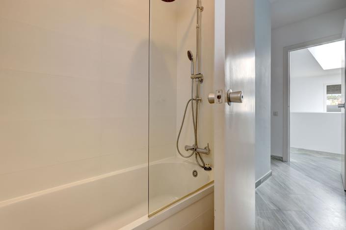 Image No.40-4 Bed Semi-Detached for sale