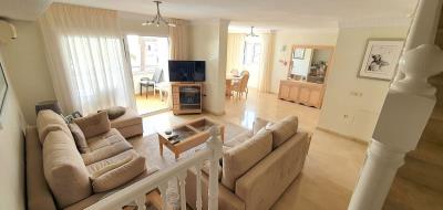 10-bb915d1cb19341576dcdc994b81ab9c5