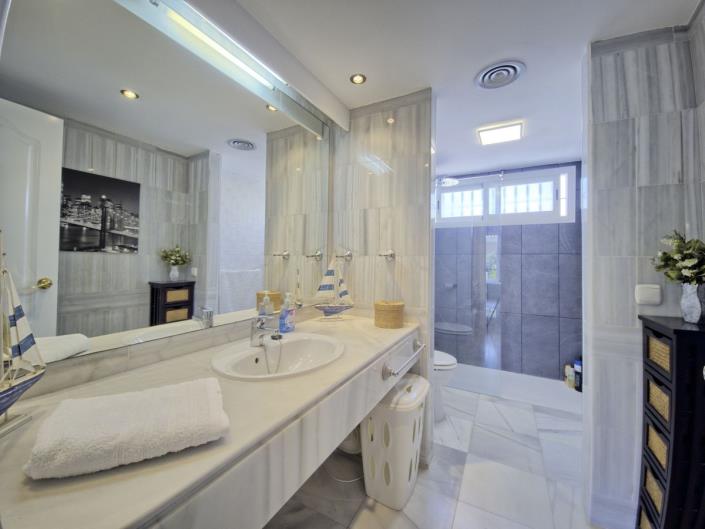 Image No.22-6 Bed Townhouse for sale